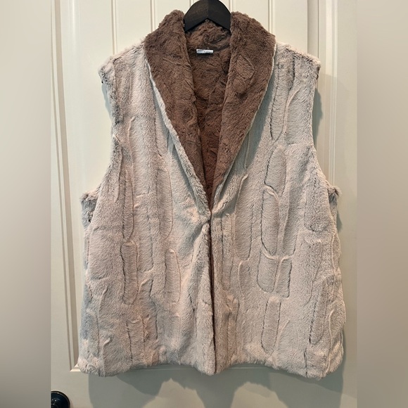 Alfred Dunner Plush Faux Fur Vest Reversible Cream Brown Sz Large Chic Soft Warm - Picture 2 of 9